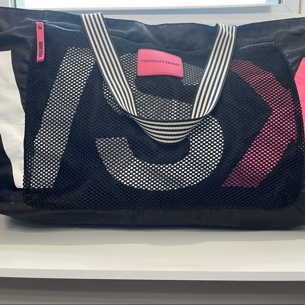 V S tote bag